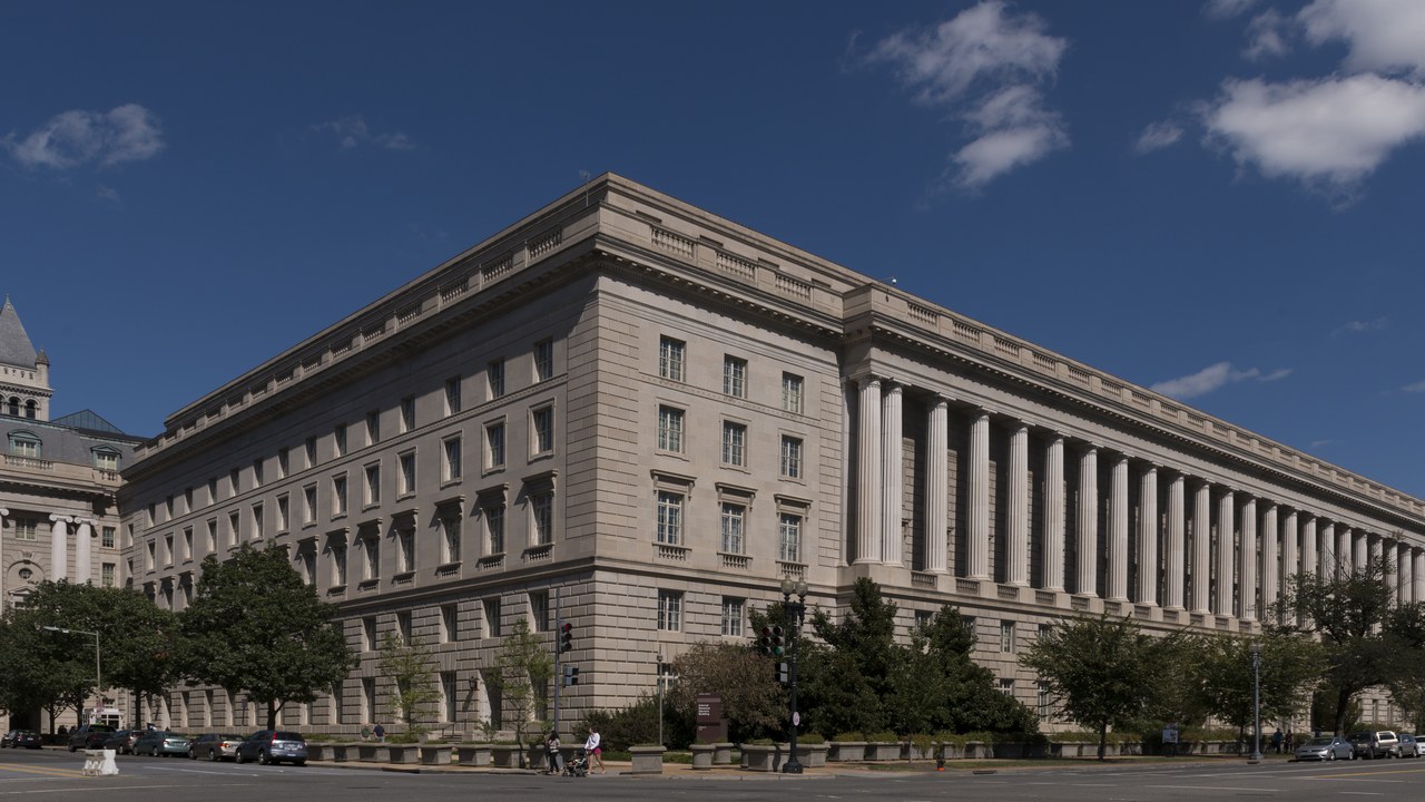 The top federal rate of 37 percent starts at $640,600 for a single filer and $768,700 for a married couple