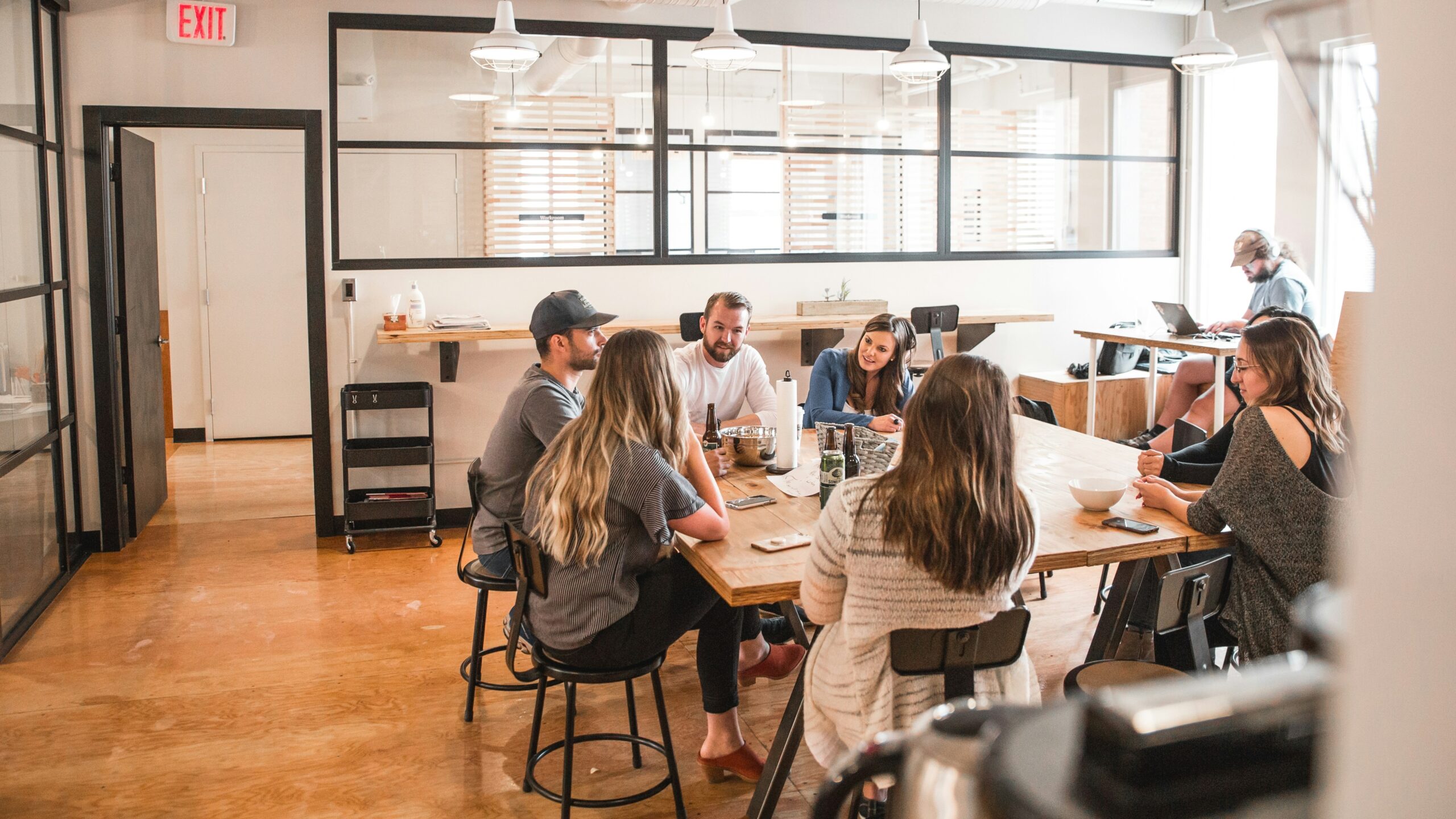Employee-chosen midday commutes can remain unpaid even when work happens before and after