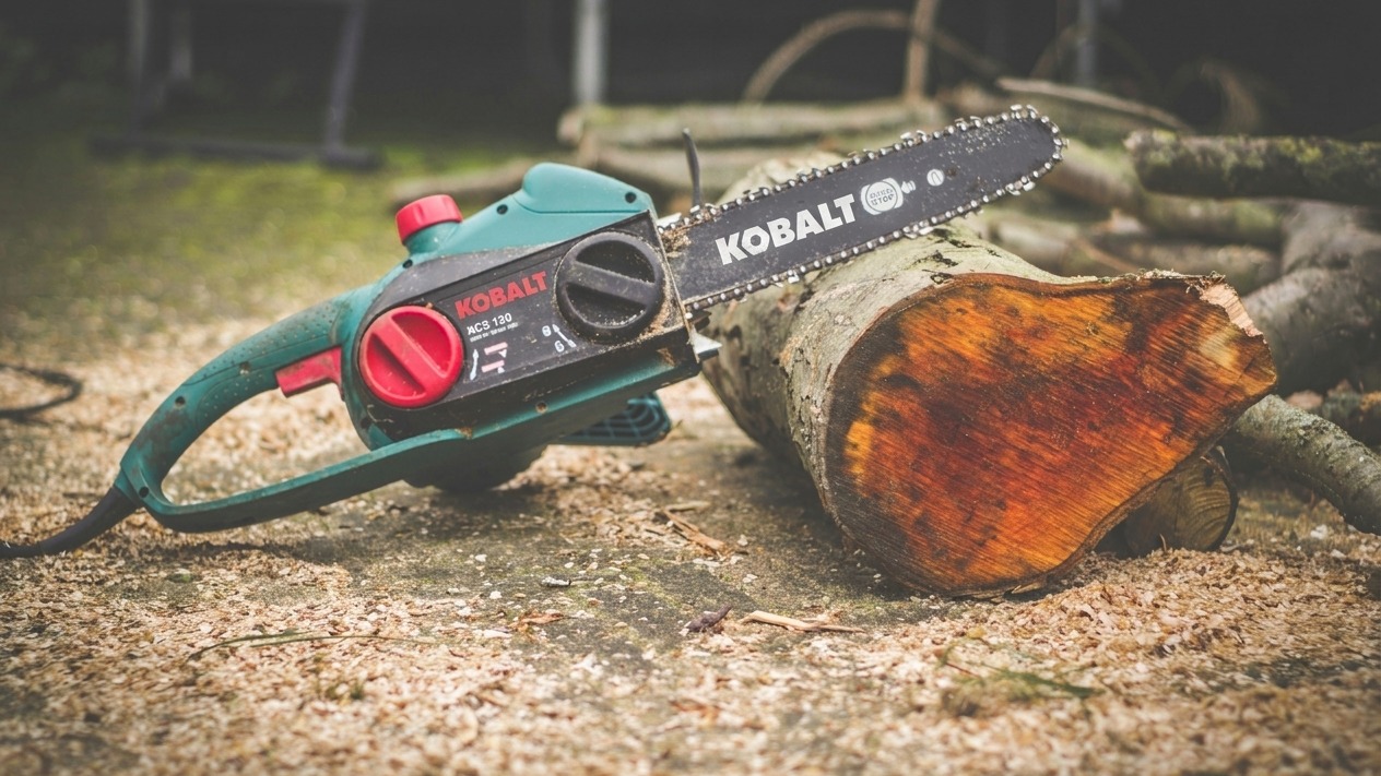 554,780 Kobalt yard tools sold at Lowe’s are recalled over batteries that can catch fire