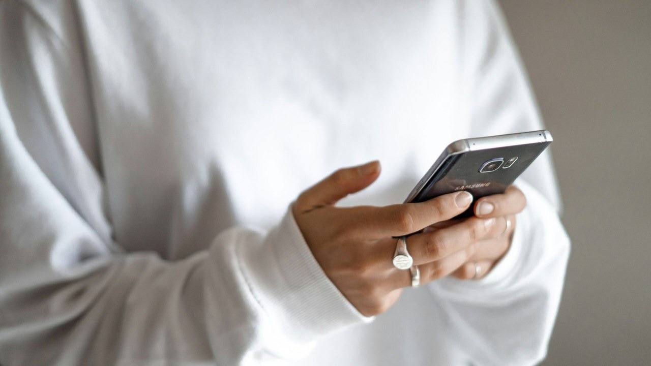 Government impersonators took $920 million last year, and the FTC says it will never ask you to move money