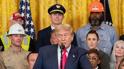 A new Trump order lets 401(k) plans add private equity and crypto to workers’ retirement savings