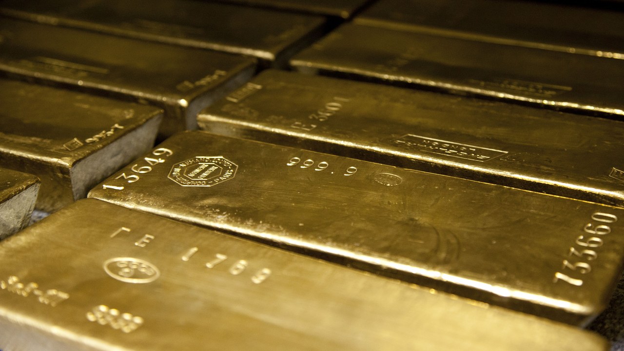 A woman who helped collect gold bars from about 300 older victims in at least 37 states was sentenced this month