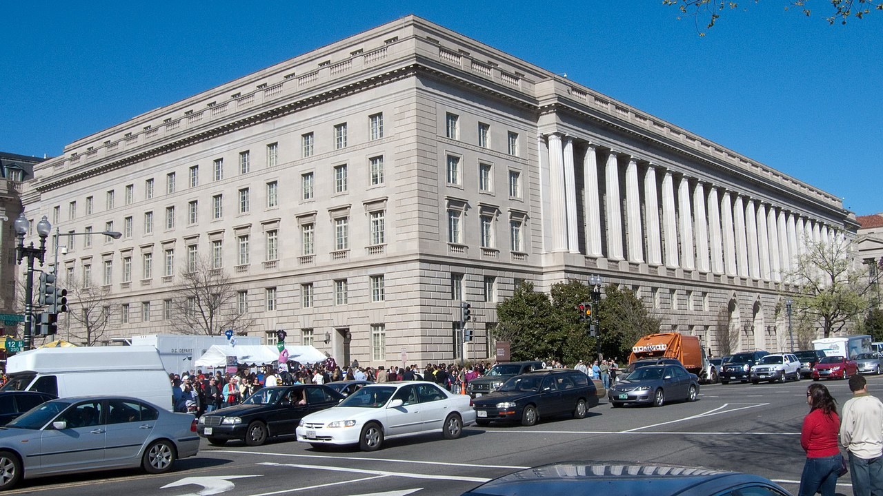 The IRS lets most households file free through Direct File and in-person VITA help