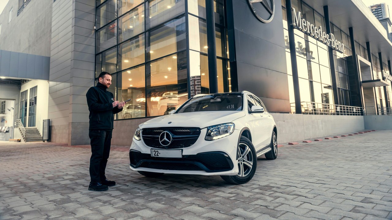 Mercedes-Benz recalls 310,667 vehicles for a door-lock fault, with repairs free to owners