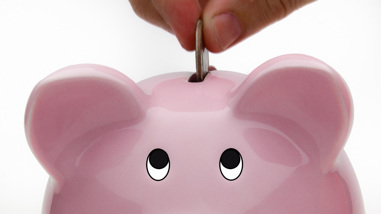 Some banks are quietly cutting savings rates, so locking a one-year CD near 4.4% now can protect your yield