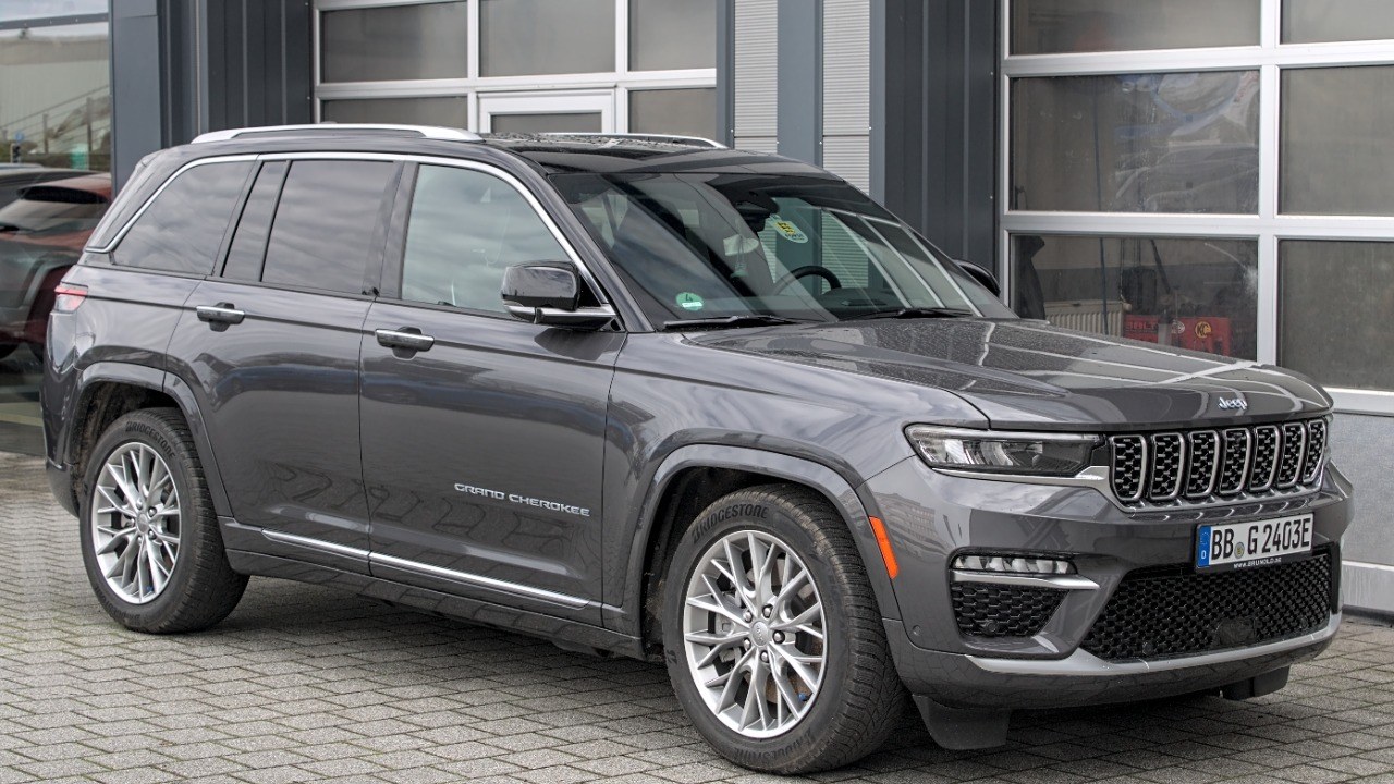 Chrysler is recalling 844,027 Jeeps, Rams and minivans over a backup camera that can go blank
