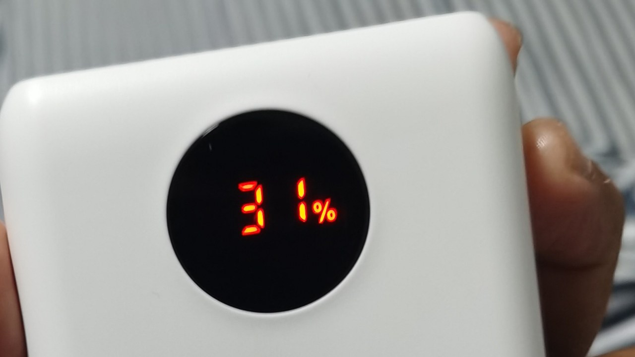 About 21,000 NEWDERY power banks sold on Amazon are recalled, and buyers get a full refund