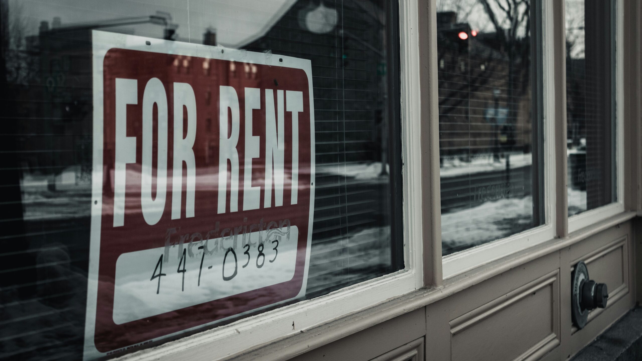 Rents are falling in 52 of the 100 biggest cities, and the national median is $1,390