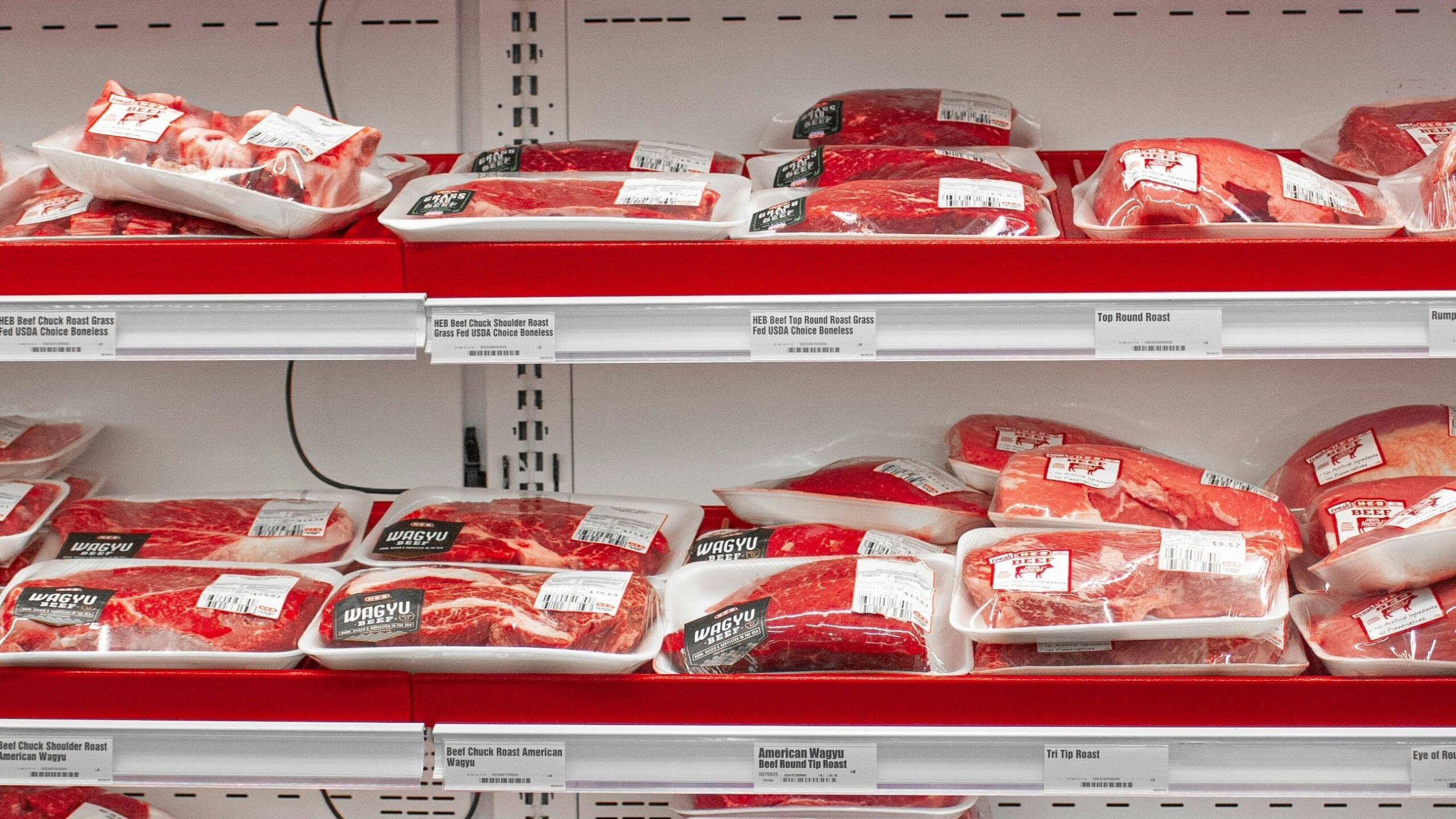 The White House opened a 300,000-ton import window for lean beef trimmings, and the first tranche opened September 1