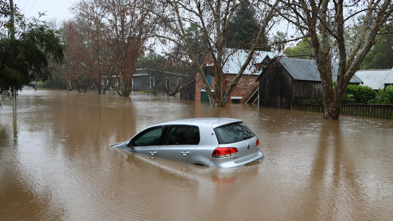 Federal flood insurance loses the authority to write new policies at 11:59 p.m. on September 30, and realtors count about 40,000 home closings a month riding on it.