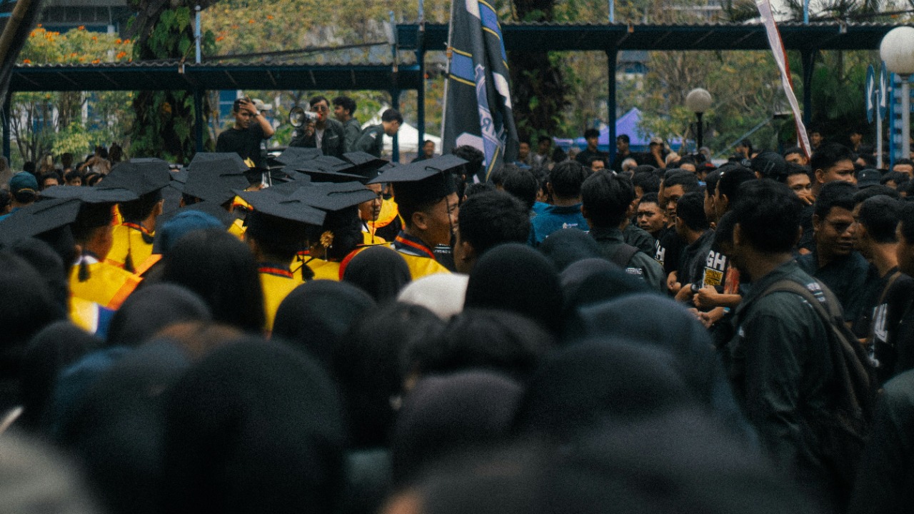Federal student loan borrowers who enroll in auto pay by September 30 get a full point off their rate through June 2028