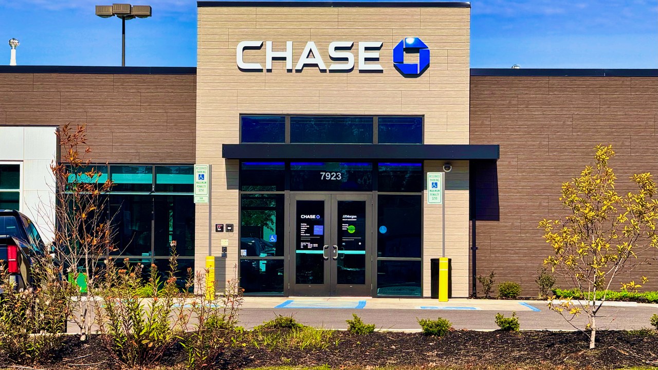A failed direct deposit brings IRS notice CP53E and 30 days to supply bank details.