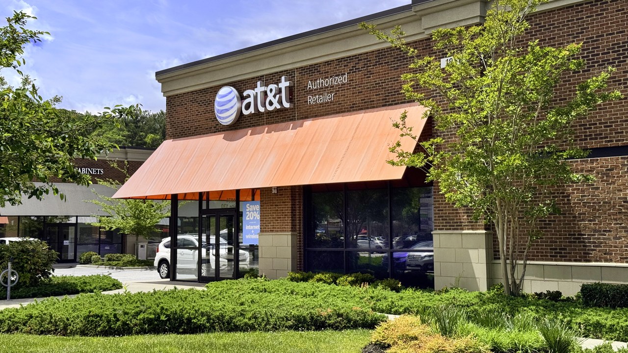 Former AT&T customers who never cashed a 2024 refund check are getting the money by Zelle instead
