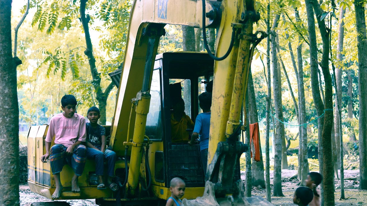 Mostly older equipment buyers allegedly lost more than $600,000 on machinery that never arrived