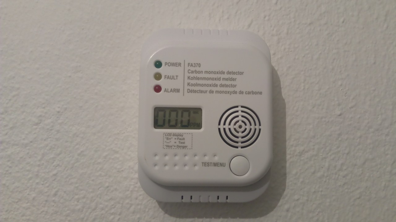 Nearly 377,000 carbon monoxide detectors can fail to sound, and the maker has not agreed to recall them
