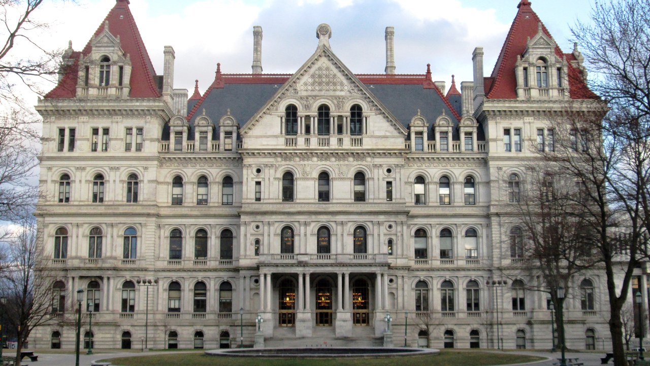 New York’s minimum wage will not rise on January 1 after a statutory off-ramp was triggered, holding at $17.00 and $16.00