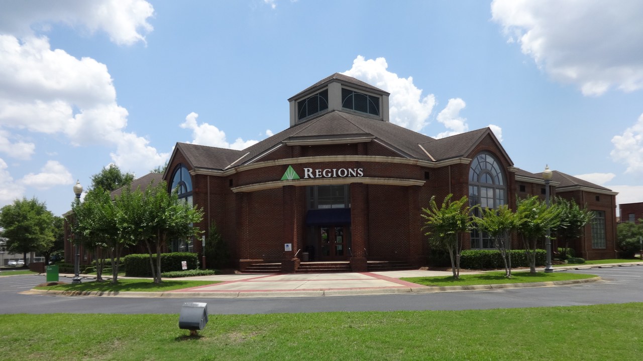 Regions leads big banks in overdraft revenue per account, about $30 a year