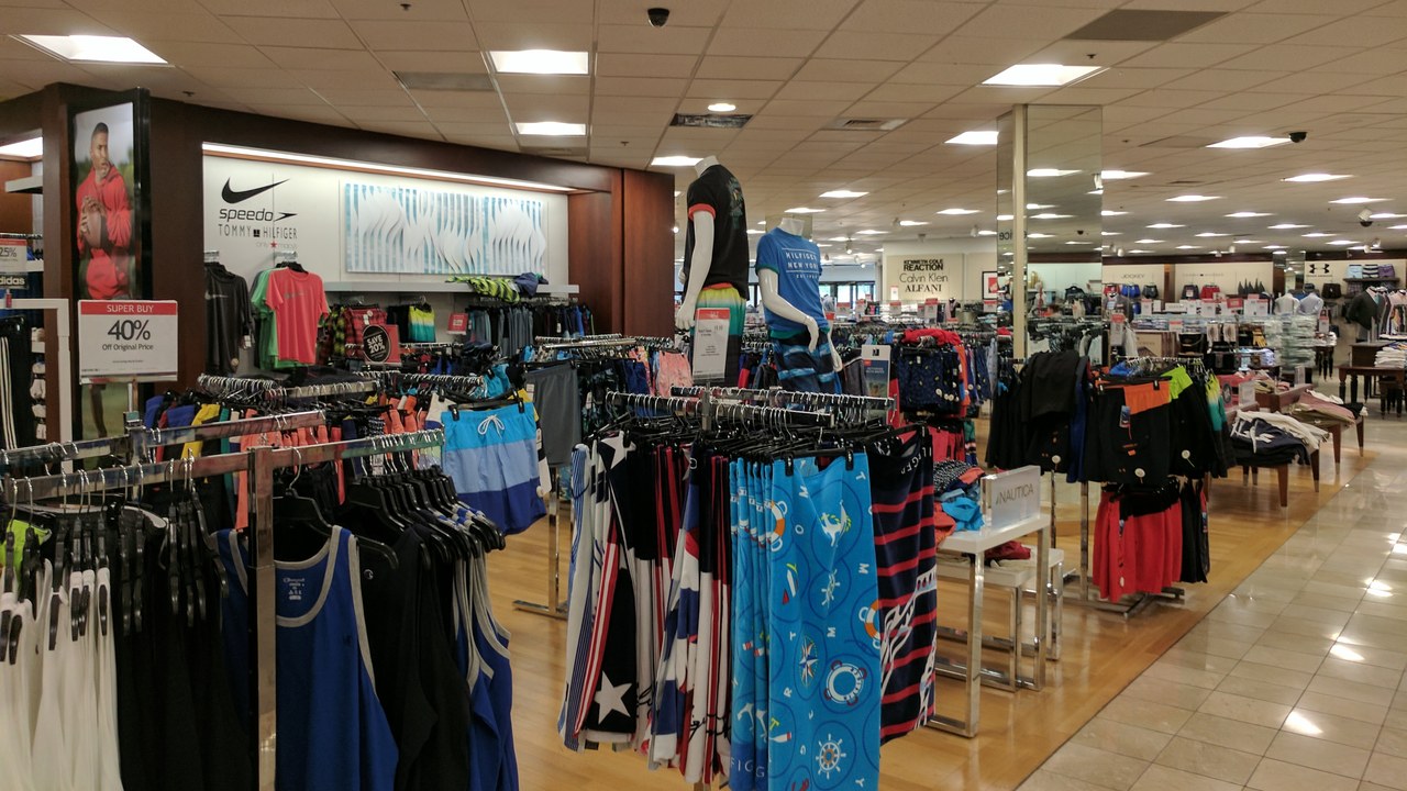 Retailers will add about 450,000 holiday jobs this year, below last season’s 461,500, which was the fewest since 2008, Challenger forecasts