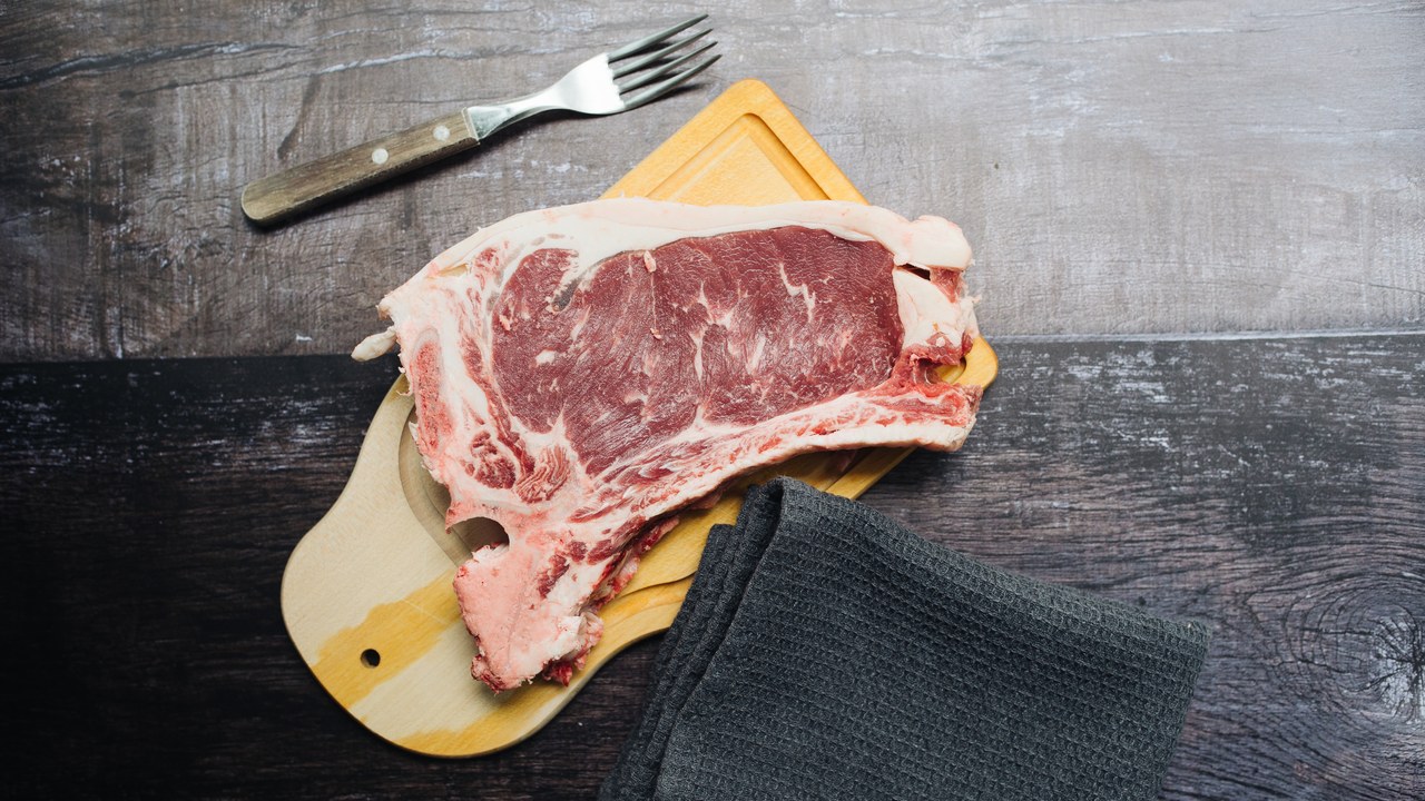 Select beef rose $3.51 in a day to $354.23 per hundred pounds