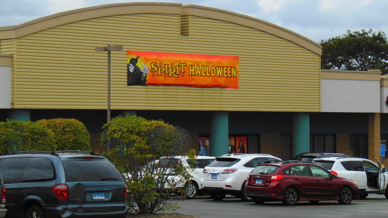 Spirit Halloween is hiring 52,000 seasonal workers across 1,575 stores
