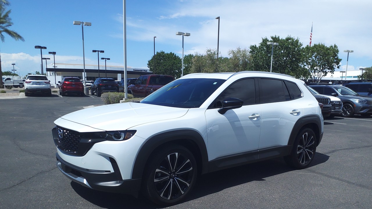 The average new compact SUV sold for $37,722 in August