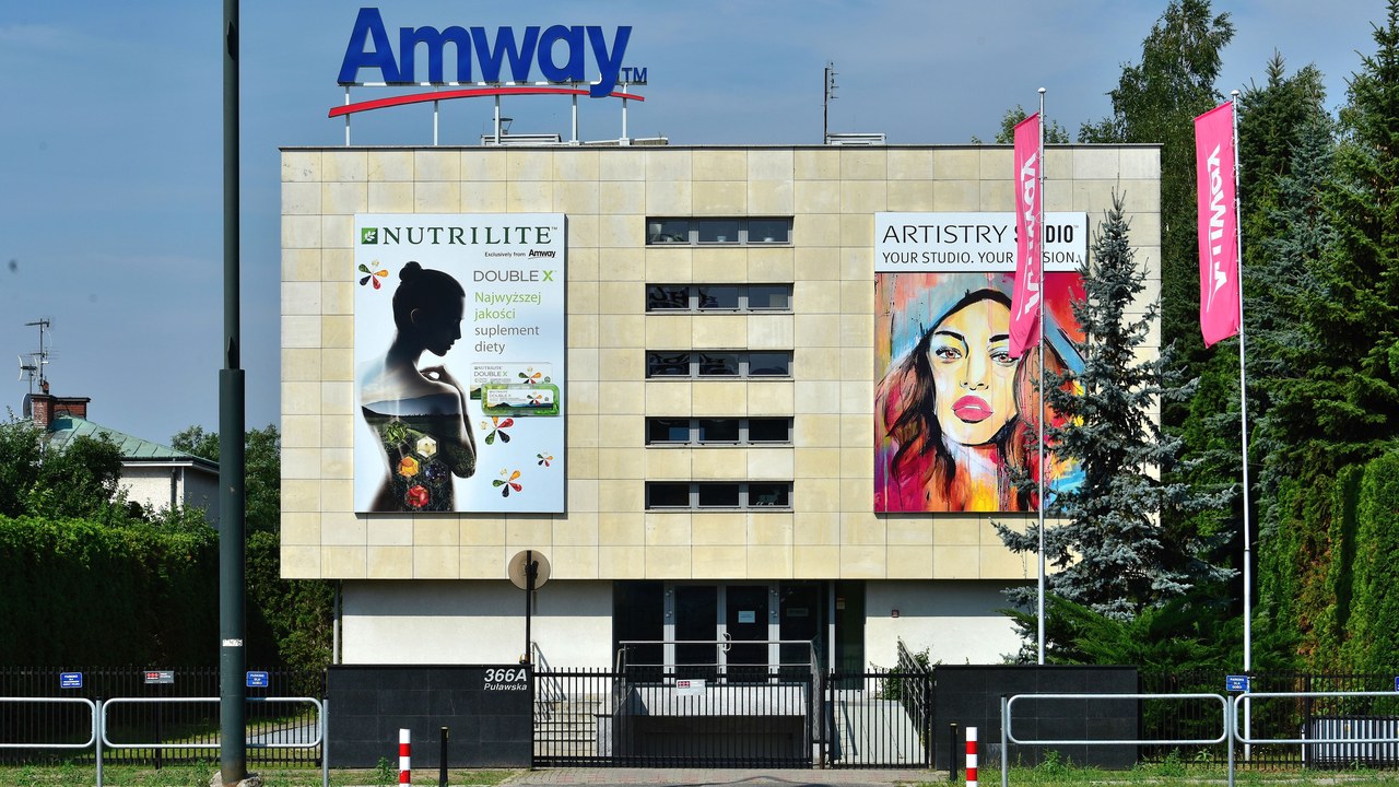 The FTC says Amway recruits were told they could earn $40,000 a year and about 1 percent did