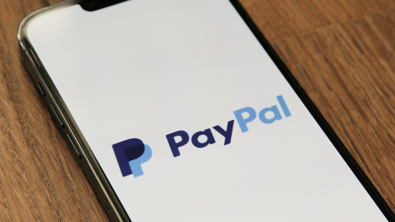 A Grubhub refund sent through PayPal must be accepted within 30 days rather than the 90 days a check allows