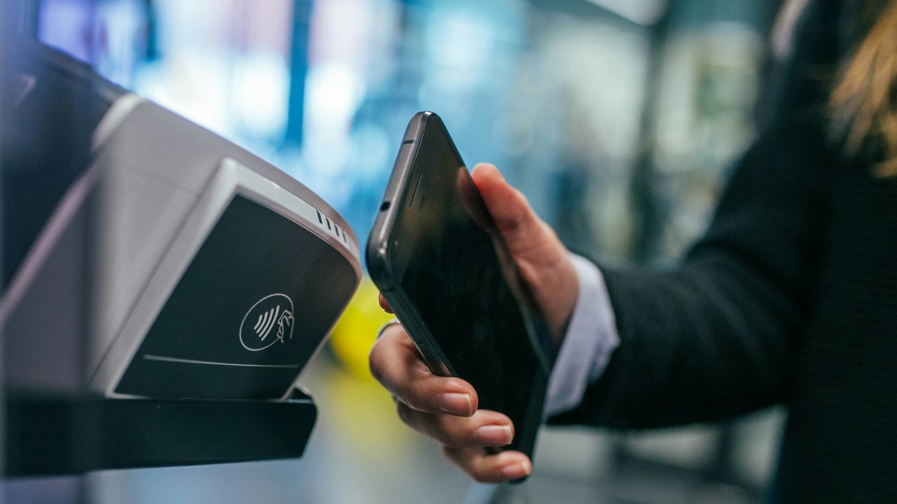 Cleo cash-advance refunds arrive by PayPal only, and the FTC asks recipients to accept the payment within 30 days