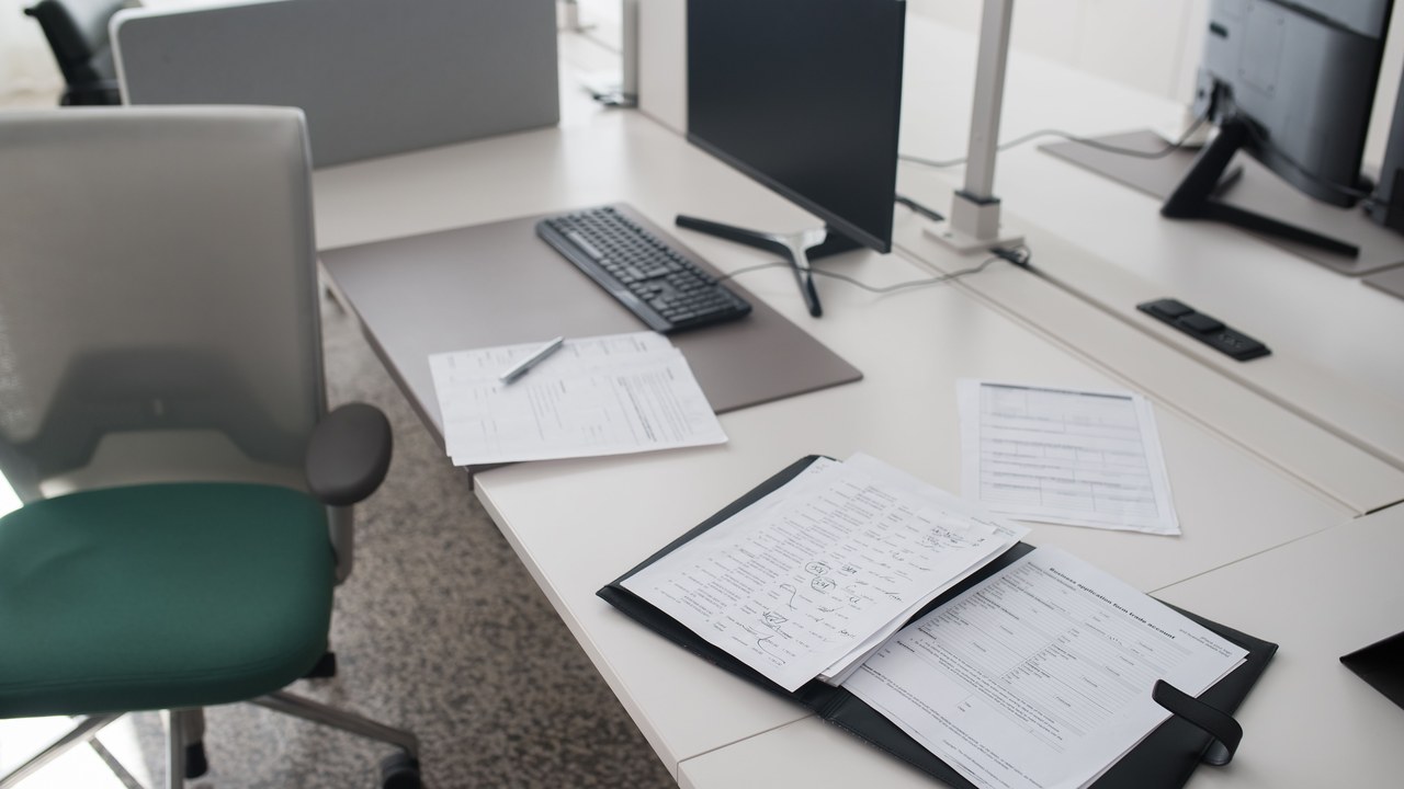 Federal agencies face a 12-week ceiling on administrative leave for any single workforce realignment unless OPM and OMB approve more, under a rule effective November 18, alongside the 10-workday yearly limit on investigative use