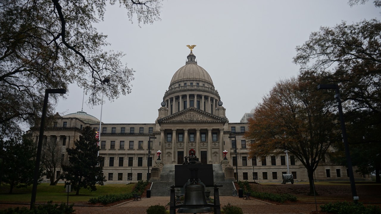 Mississippi’s income tax rate on earnings above $10,000 drops to 3.75 percent in 2027
