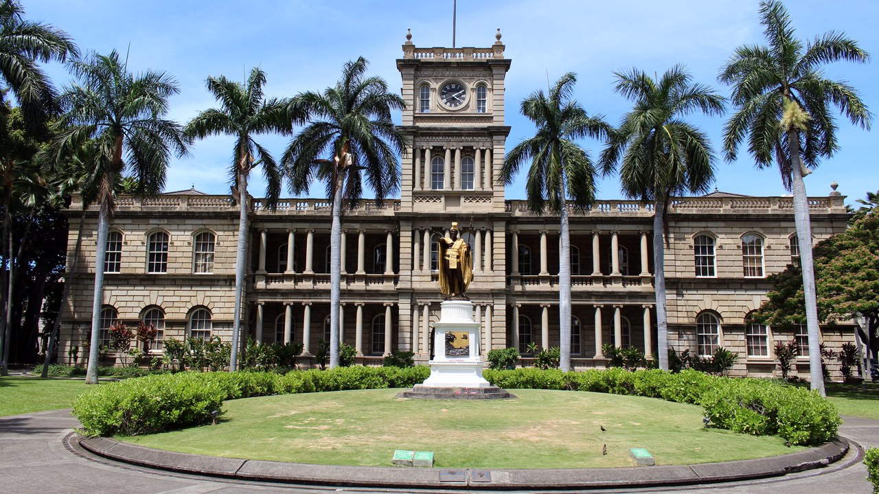 Hawaii’s Supreme Court upheld caps on what lawyers can take from the $4.037 billion Maui wildfire settlement in a Sept. 30 ruling