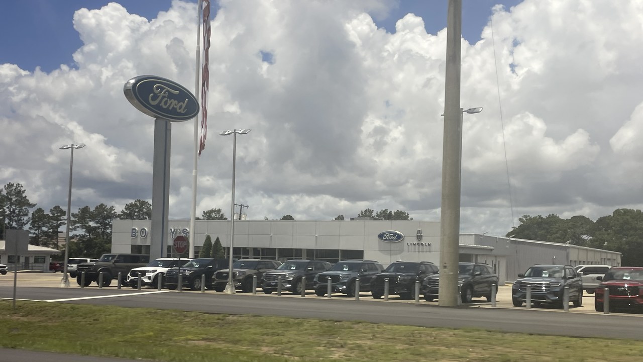 Ford will replace headlight assemblies free as needed on 41,748 Expedition and Super Duty trucks, with owner letters expected Oct. 26