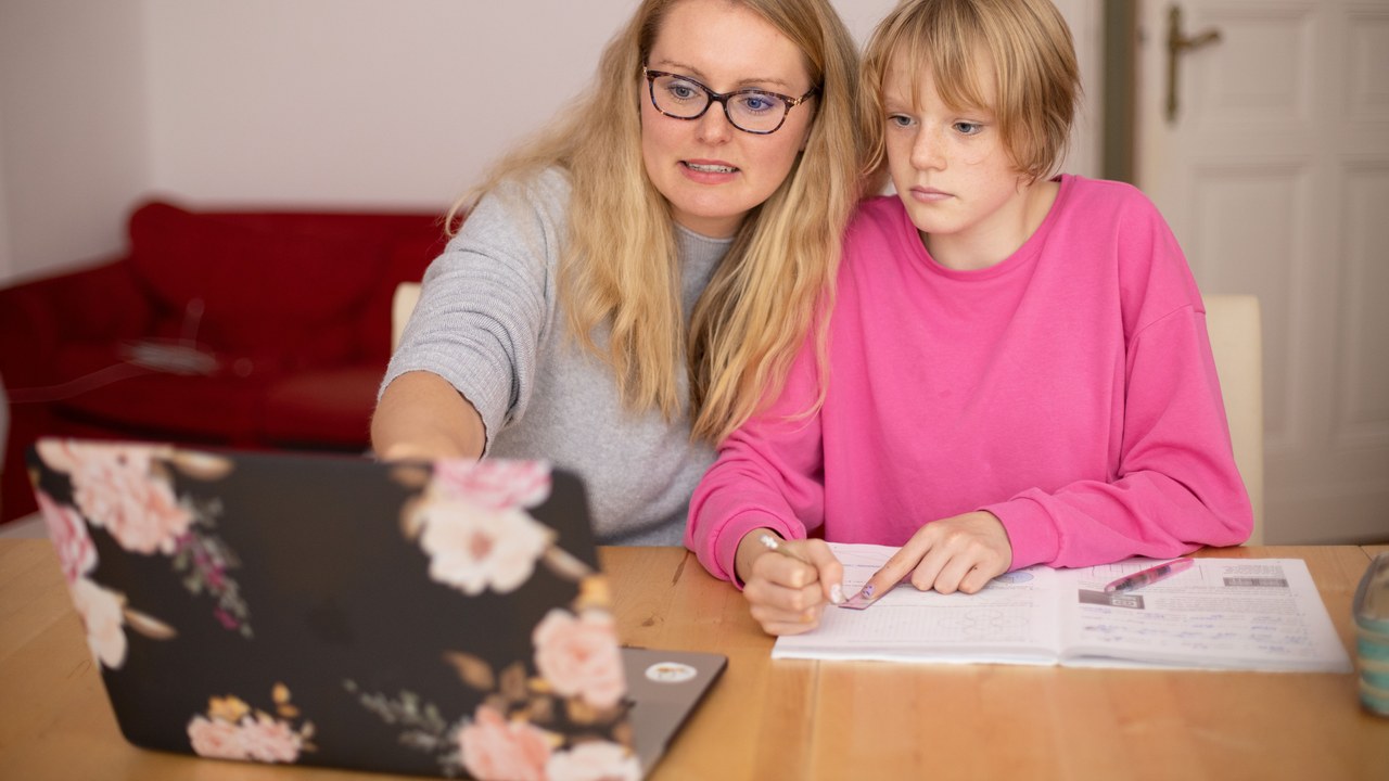 Social Security estimates a widowed mother with two children will average $4,076 a month in January, $142 above what the same family gets now