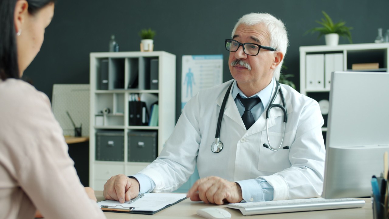 The Federal Trade Commission told 24 large health companies that leaving doctor and facility fees out of a price estimate may break the law