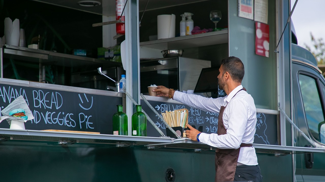 Tipped workers on pre-2022 federal contracts get a $9.85 cash wage on January 6