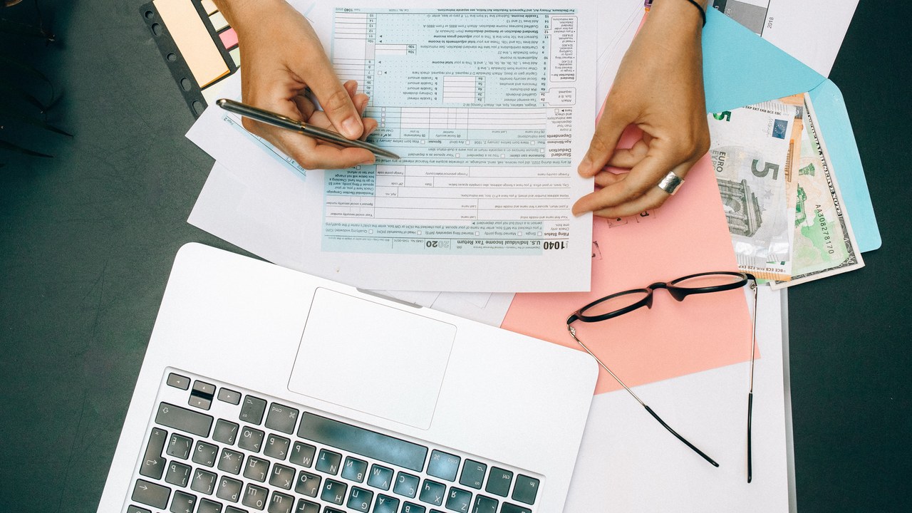 Obamacare’s enhanced premium tax credits have expired, and the 2027 enrollment that opens Nov. 1 brings back the old income cliff