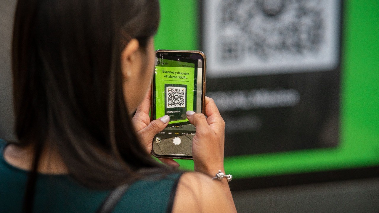 Social Security’s inspector general warns that scammers posing as police are telling victims to load money onto QR codes and barcodes, and some lose thousands of dollars
