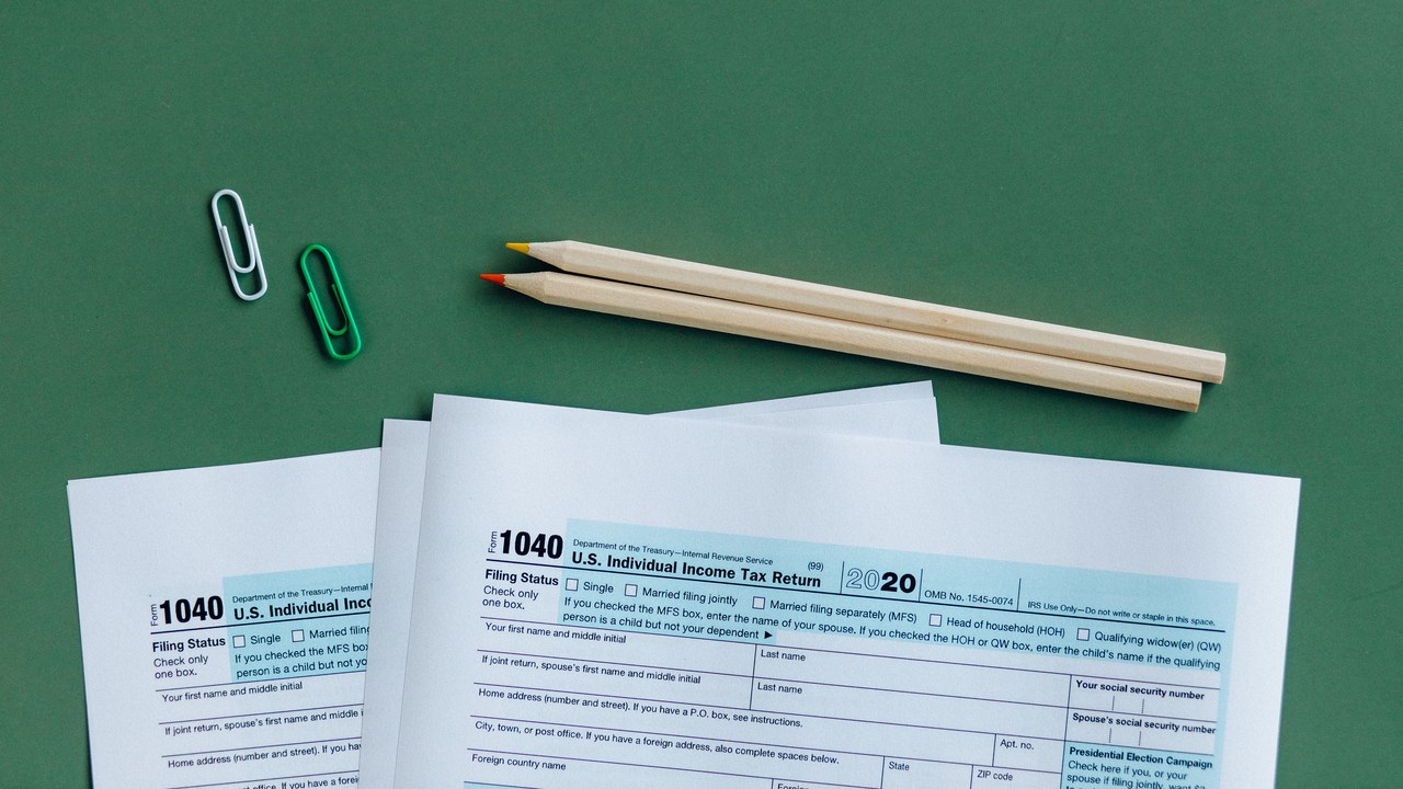 The IRS gives taxpayers 30 days to add bank details after a CP53E letter, and if they do not, it mails a paper refund check after six weeks